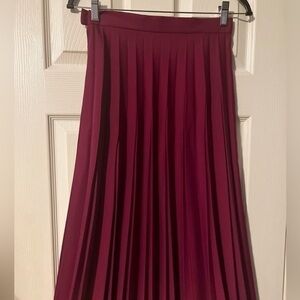 VINTAGE MAGENTA KNIFE PLEATED SKIRT FROM CASUAL CORNER